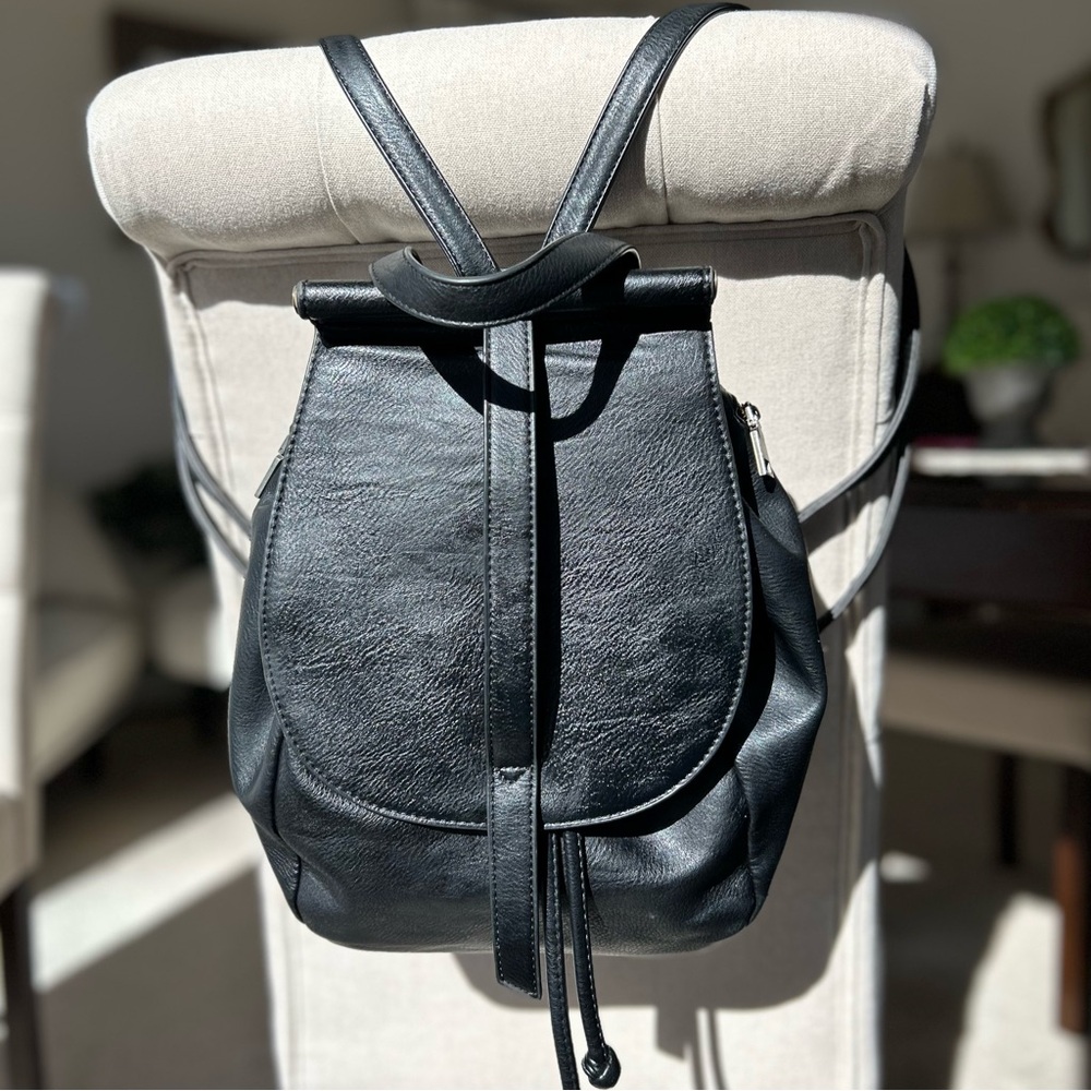 Antik Kraft Women's Backpack Black Soft Faux Leather Double Adjustable Straps